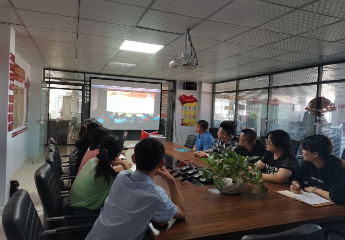 公司組織全體員工觀看學(xué)習(xí)全國脫貧攻堅(jiān)總結(jié)表彰大會(huì)