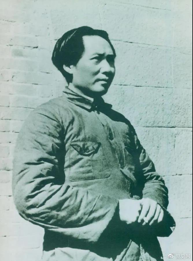 1936年2月至5月，毛澤東、彭德懷率軍進(jìn)行了東征戰(zhàn)役。圖為指揮東征戰(zhàn)役時(shí)的毛澤東。